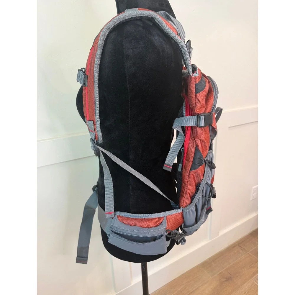 NWOT Topi Hydration Backpack Orange Grey 2L Bladder Hiking Running Trail Bag‎